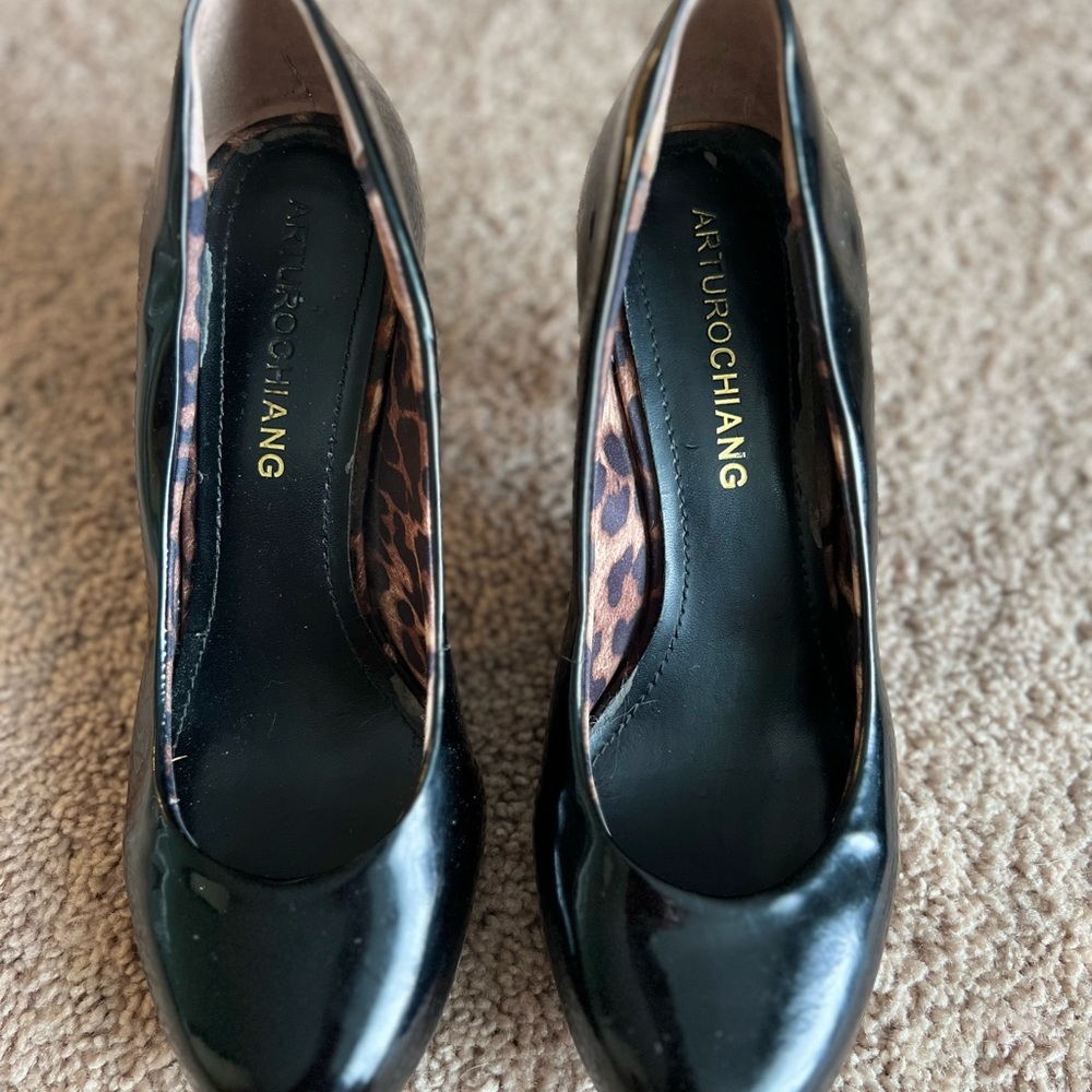 Arturo Chiang Black Pumps - Size 6 M